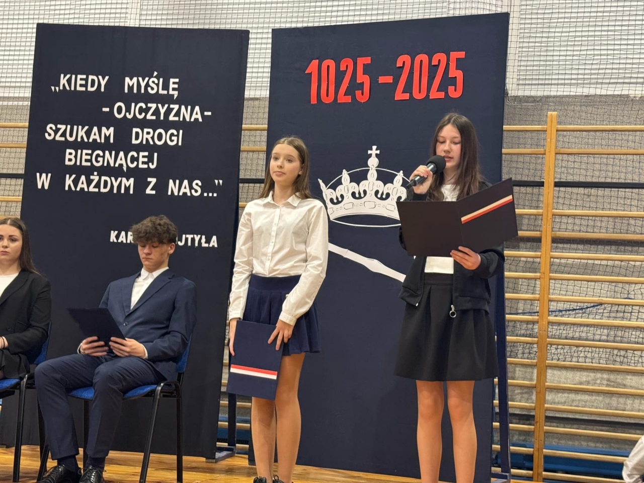 Tysiąclecie Królestwa Polskiego uczczone w Szkole Podstawowej nr 10 w Ostrołęce [15.04.2025] - zdjęcie #37 - eOstroleka.pl