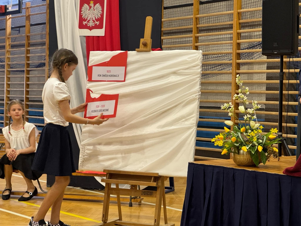 Tysiąclecie Królestwa Polskiego uczczone w Szkole Podstawowej nr 10 w Ostrołęce [15.04.2025] - zdjęcie #33 - eOstroleka.pl