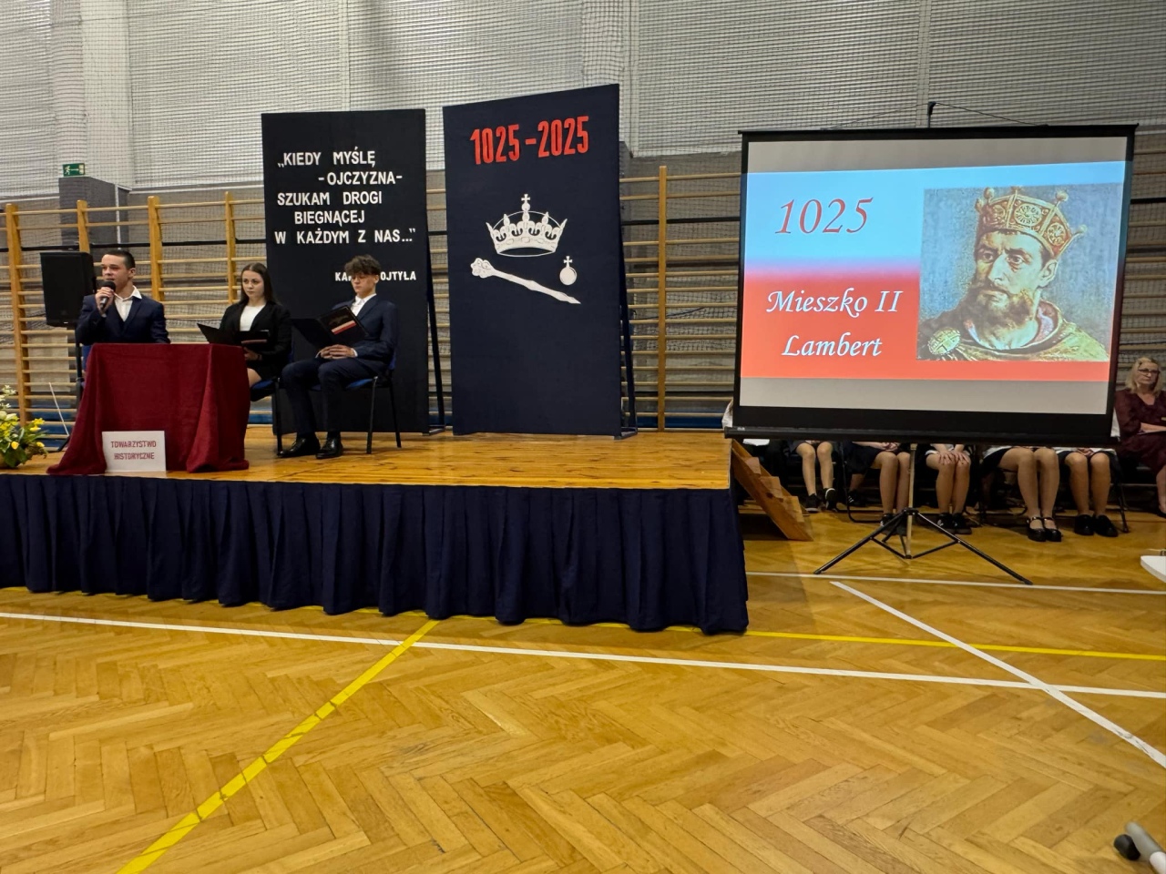 Tysiąclecie Królestwa Polskiego uczczone w Szkole Podstawowej nr 10 w Ostrołęce [15.04.2025] - zdjęcie #22 - eOstroleka.pl