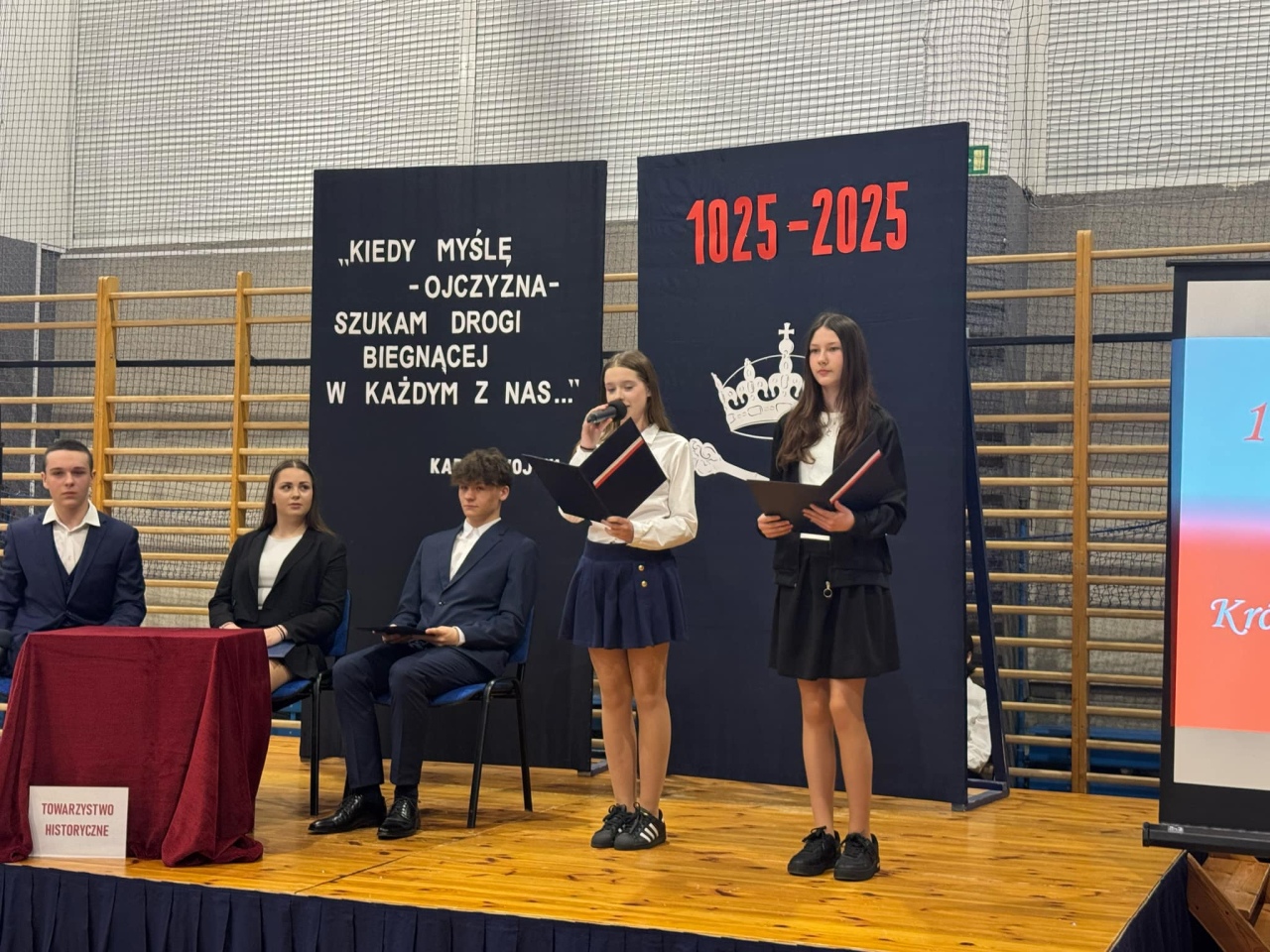 Tysiąclecie Królestwa Polskiego uczczone w Szkole Podstawowej nr 10 w Ostrołęce [15.04.2025] - zdjęcie #19 - eOstroleka.pl