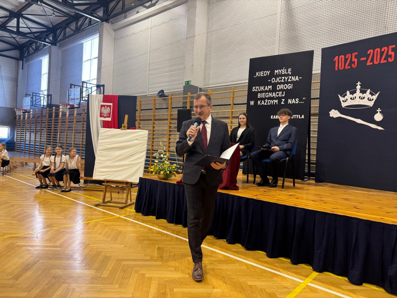 Tysiąclecie Królestwa Polskiego uczczone w Szkole Podstawowej nr 10 w Ostrołęce [15.04.2025] - zdjęcie #17 - eOstroleka.pl