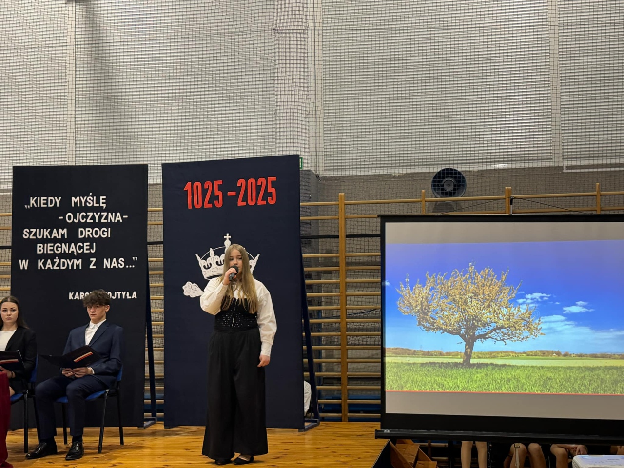 Tysiąclecie Królestwa Polskiego uczczone w Szkole Podstawowej nr 10 w Ostrołęce [15.04.2025] - zdjęcie #8 - eOstroleka.pl