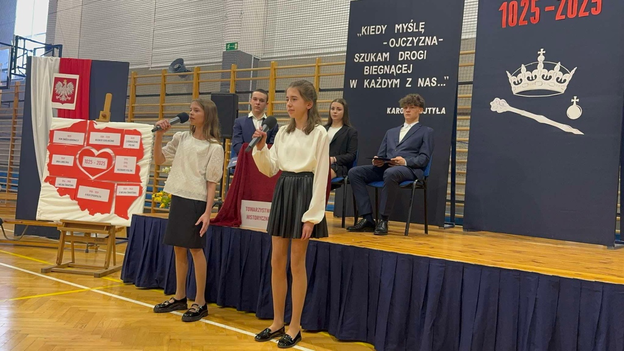 Tysiąclecie Królestwa Polskiego uczczone w Szkole Podstawowej nr 10 w Ostrołęce [15.04.2025] - zdjęcie #5 - eOstroleka.pl