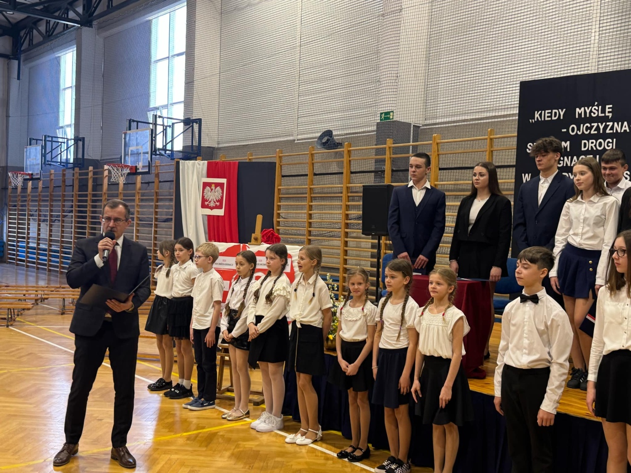 Tysiąclecie Królestwa Polskiego uczczone w Szkole Podstawowej nr 10 w Ostrołęce [15.04.2025] - zdjęcie #3 - eOstroleka.pl