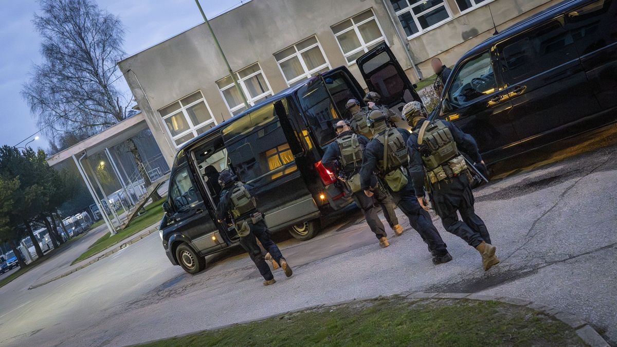 Zatrzymania do sprawy podpalenia hali w Gdańsku, fot. KWP Gdańsk - zdjęcie #21 - eOstroleka.pl