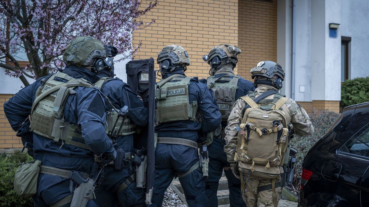 Zatrzymania do sprawy podpalenia hali w Gdańsku, fot. KWP Gdańsk - zdjęcie #17 - eOstroleka.pl