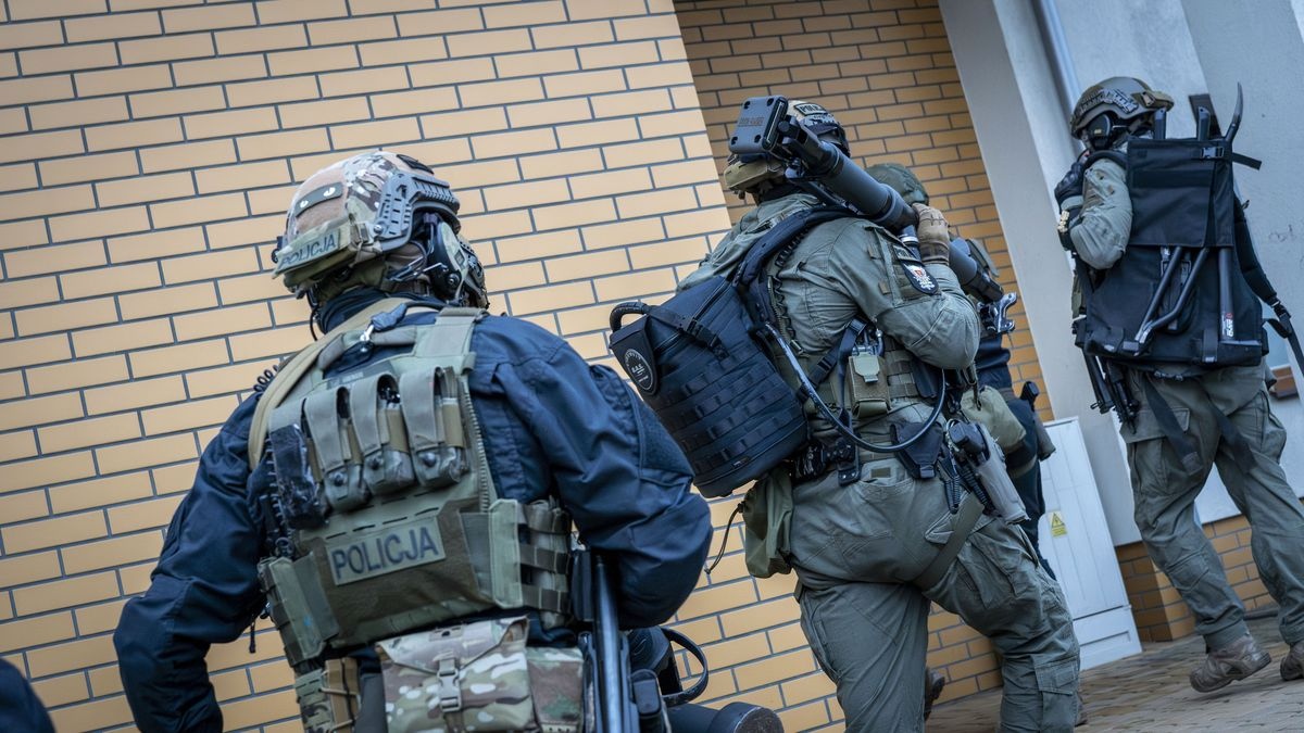 Zatrzymania do sprawy podpalenia hali w Gdańsku, fot. KWP Gdańsk - zdjęcie #15 - eOstroleka.pl