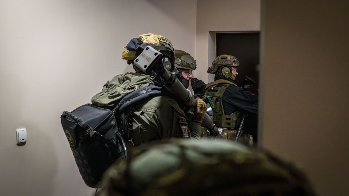 Zatrzymania do sprawy podpalenia hali w Gdańsku, fot. KWP Gdańsk - zdjęcie #11 - eOstroleka.pl