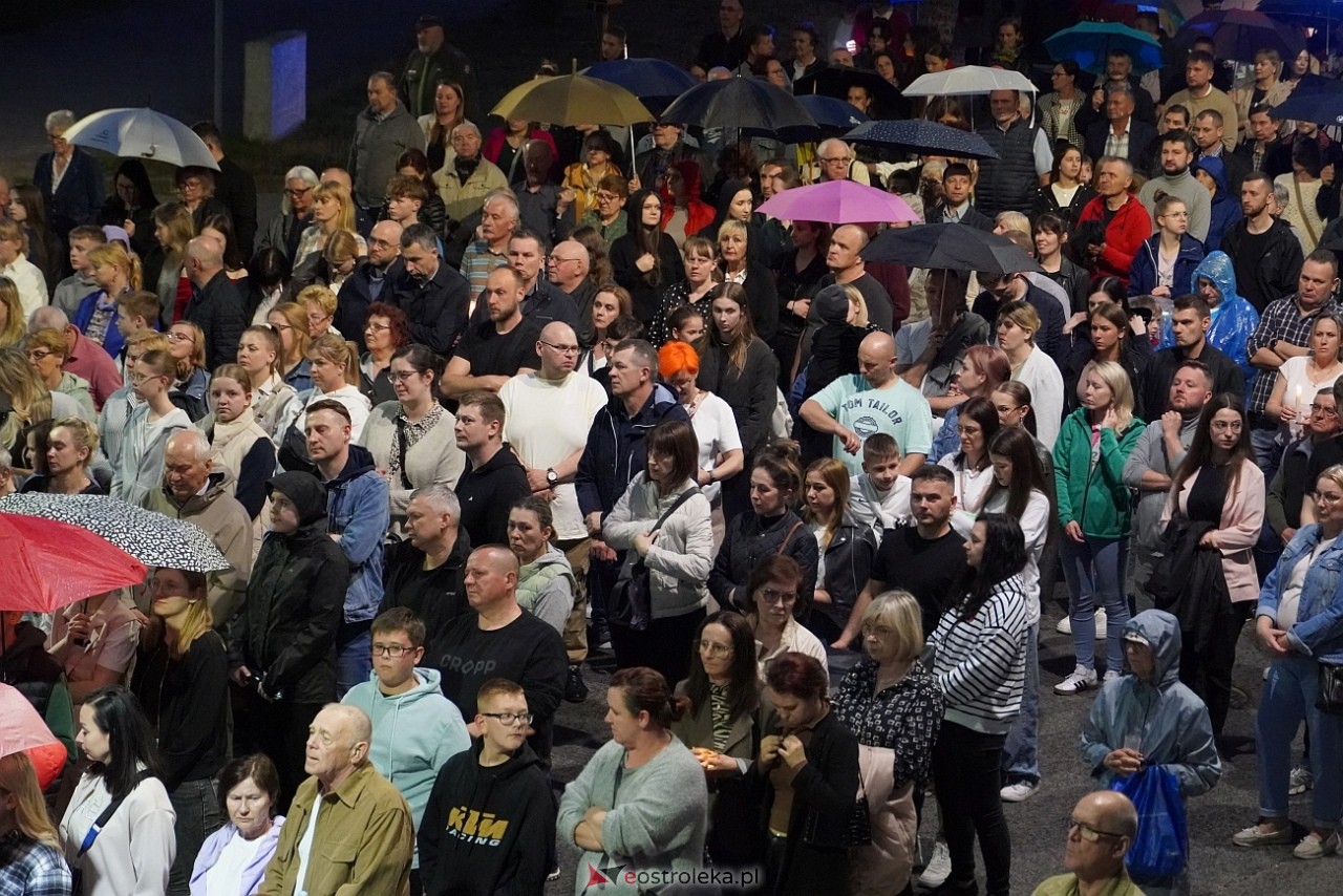 Droga krzyżowa w parafii św. Franciszka z Asyżu [18.04.2025] - zdjęcie #32 - eOstroleka.pl