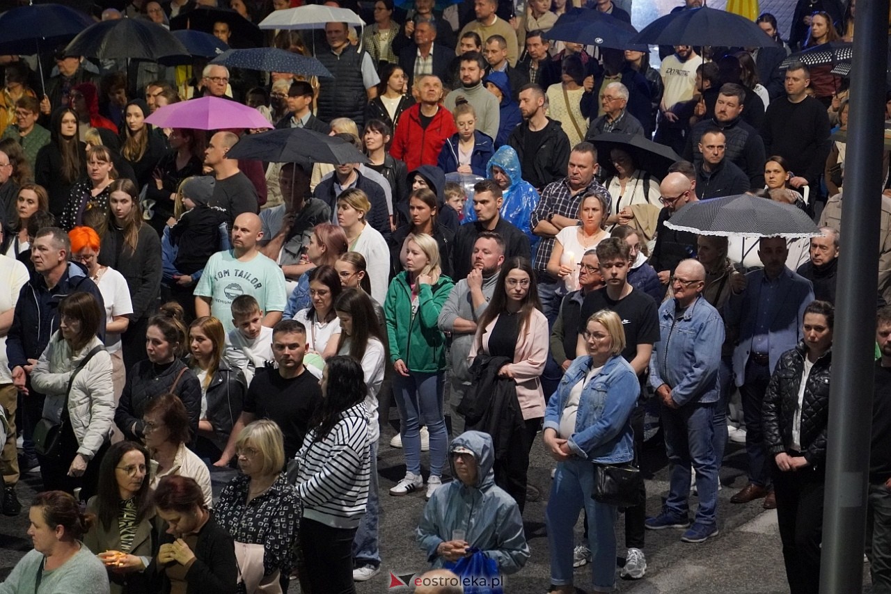 Droga krzyżowa w parafii św. Franciszka z Asyżu [18.04.2025] - zdjęcie #31 - eOstroleka.pl