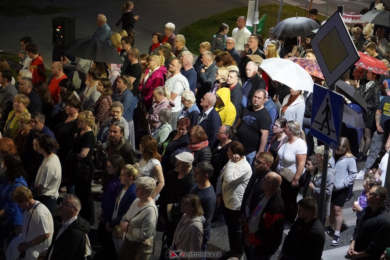 Droga krzyżowa w parafii św. Franciszka z Asyżu [18.04.2025] - zdjęcie #28 - eOstroleka.pl