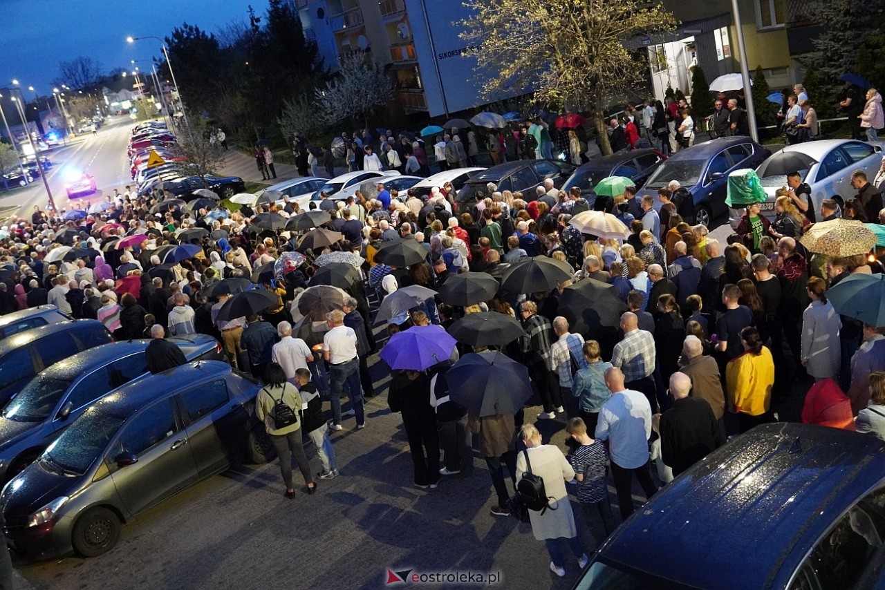 Droga krzyżowa w parafii św. Franciszka z Asyżu [18.04.2025] - zdjęcie #26 - eOstroleka.pl