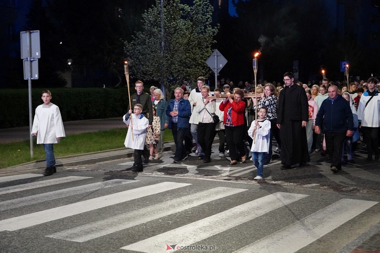 Droga krzyżowa w parafii św. Franciszka z Asyżu [18.04.2025] - zdjęcie #17 - eOstroleka.pl