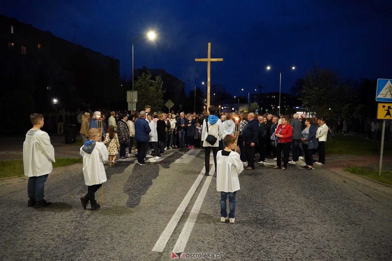 Droga krzyżowa w parafii św. Franciszka z Asyżu [18.04.2025] - zdjęcie #13 - eOstroleka.pl