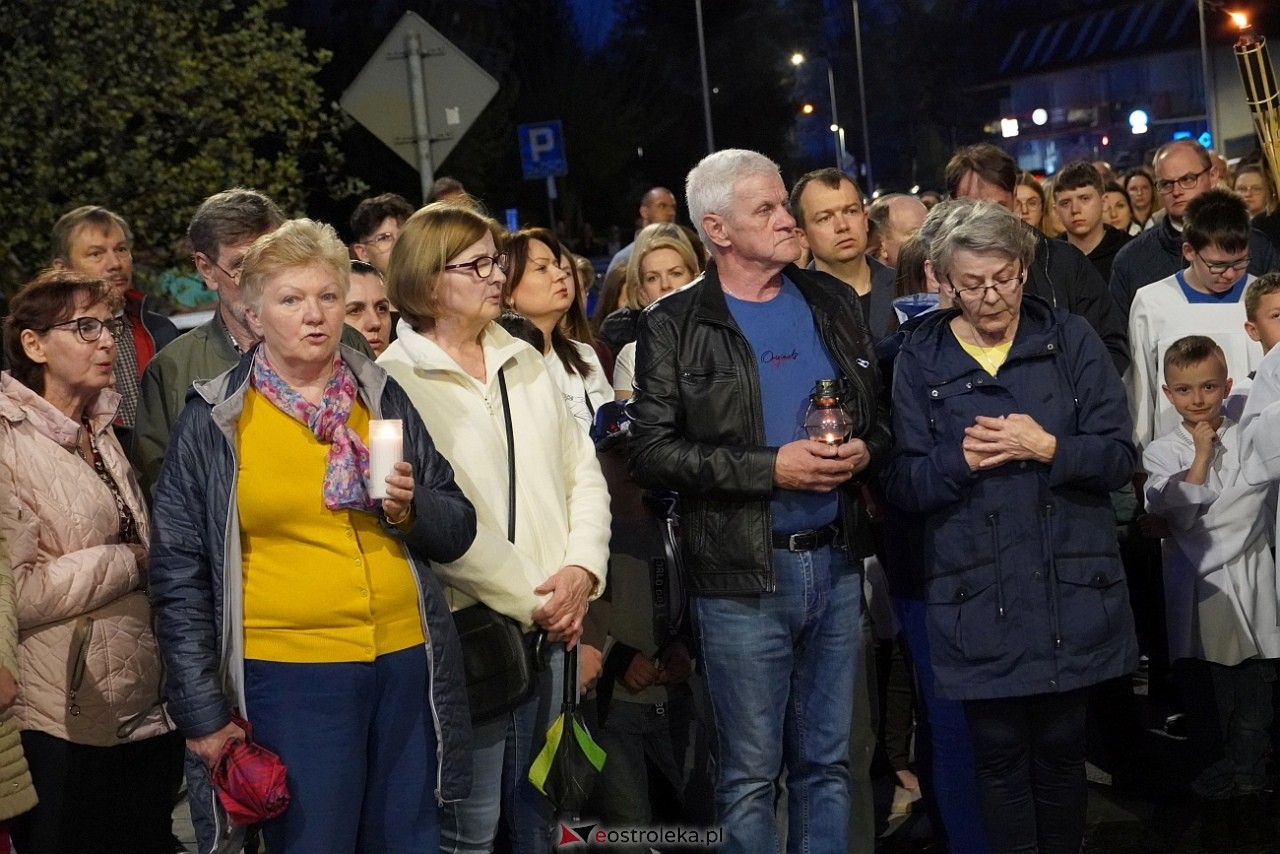 Droga krzyżowa w parafii św. Franciszka z Asyżu [18.04.2025] - zdjęcie #10 - eOstroleka.pl