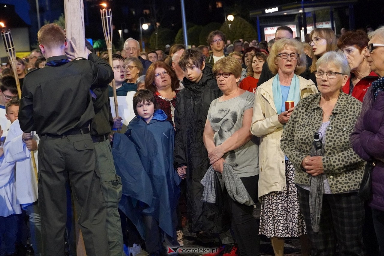 Droga krzyżowa w parafii św. Franciszka z Asyżu [18.04.2025] - zdjęcie #9 - eOstroleka.pl