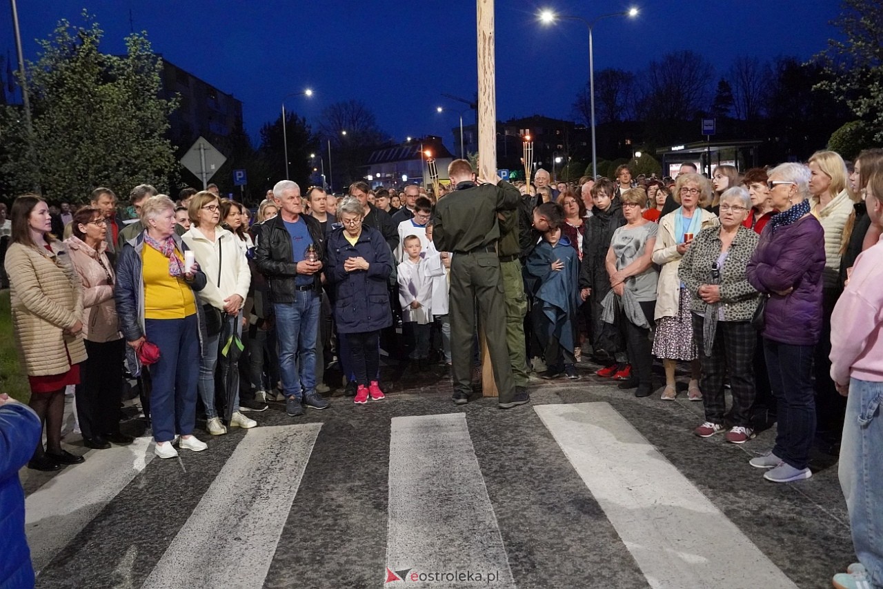 Droga krzyżowa w parafii św. Franciszka z Asyżu [18.04.2025] - zdjęcie #8 - eOstroleka.pl