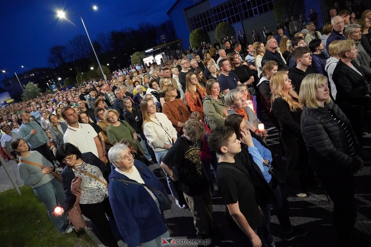 Droga krzyżowa w parafii św. Franciszka z Asyżu [18.04.2025] - zdjęcie #3 - eOstroleka.pl