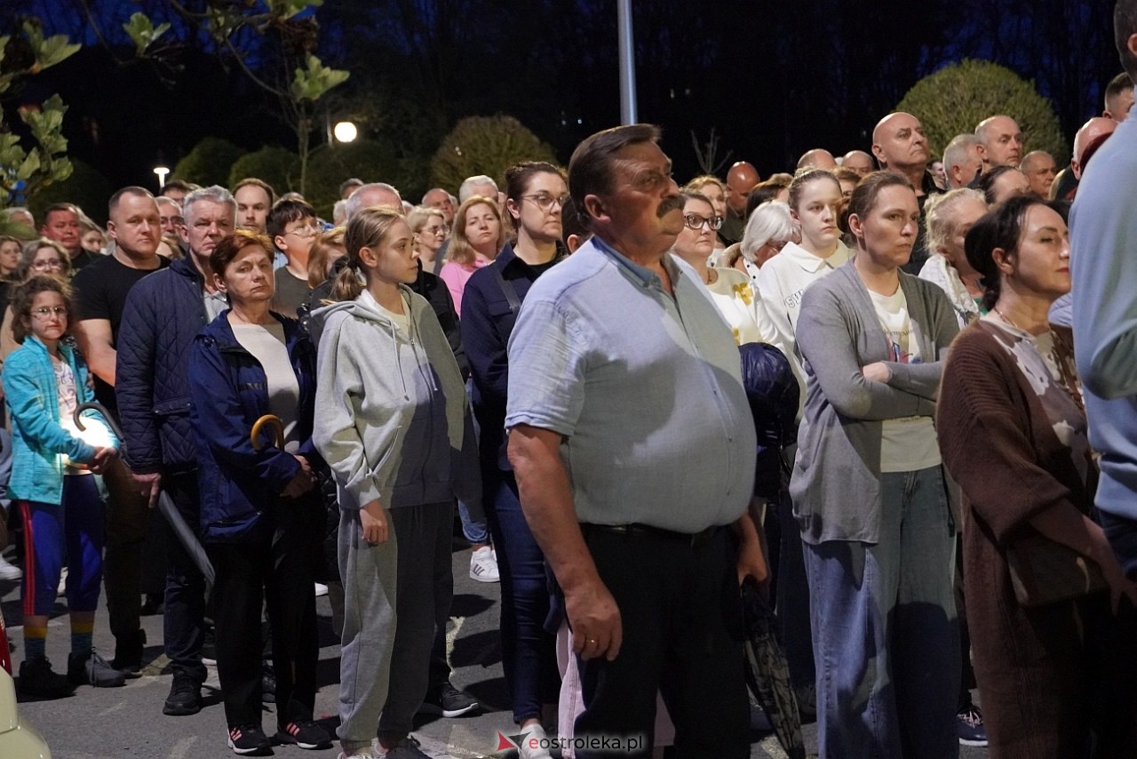Droga krzyżowa w parafii św. Franciszka z Asyżu [18.04.2025] - zdjęcie #2 - eOstroleka.pl