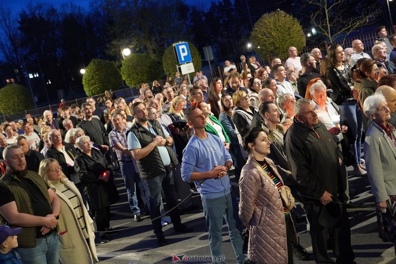 Droga krzyżowa w parafii św. Franciszka z Asyżu [18.04.2025] - zdjęcie #1 - eOstroleka.pl