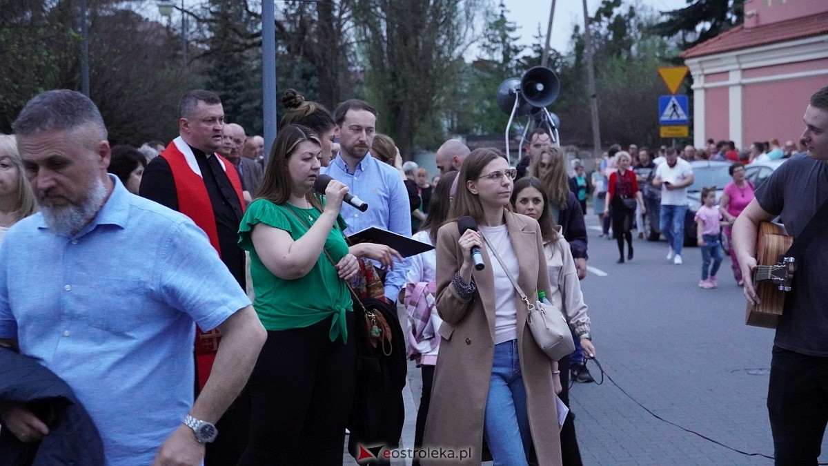 Droga Krzyżowa klasztor Ostrołęka [18.04.2025] - zdjęcie #46 - eOstroleka.pl