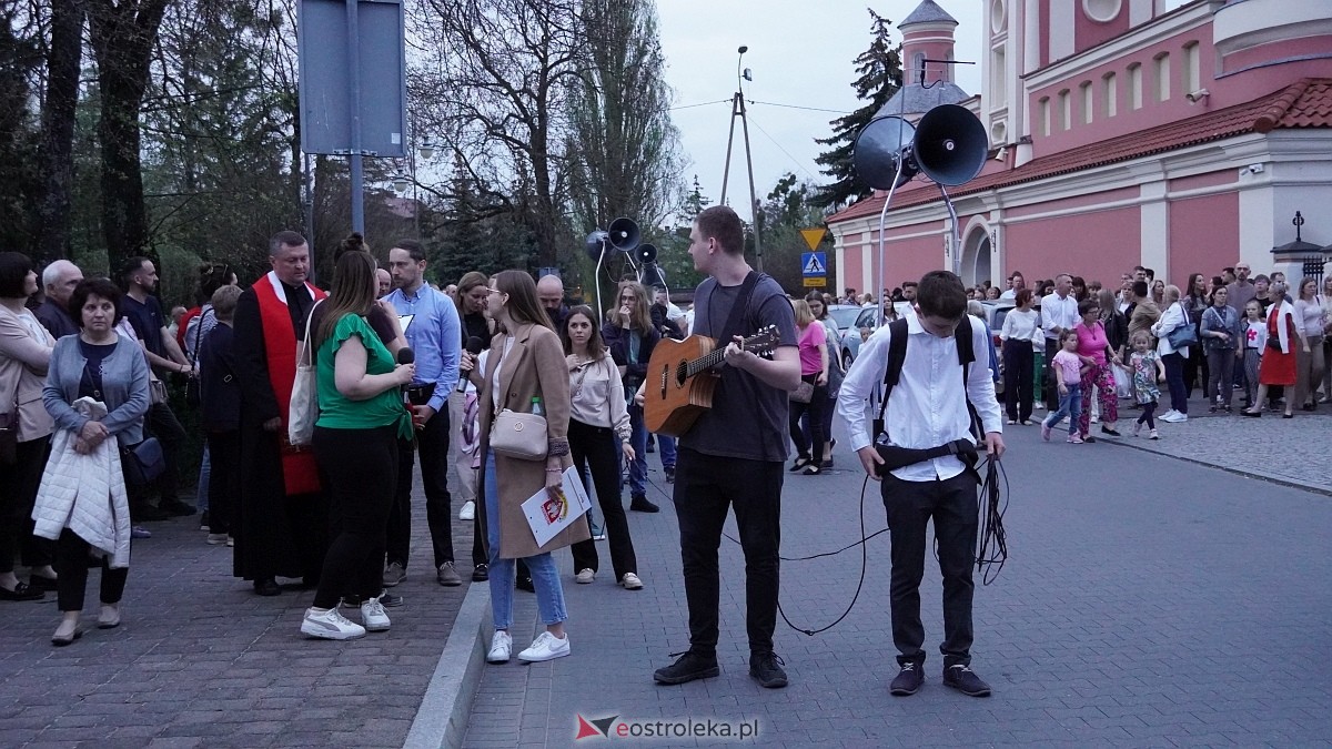 Droga Krzyżowa klasztor Ostrołęka [18.04.2025] - zdjęcie #45 - eOstroleka.pl
