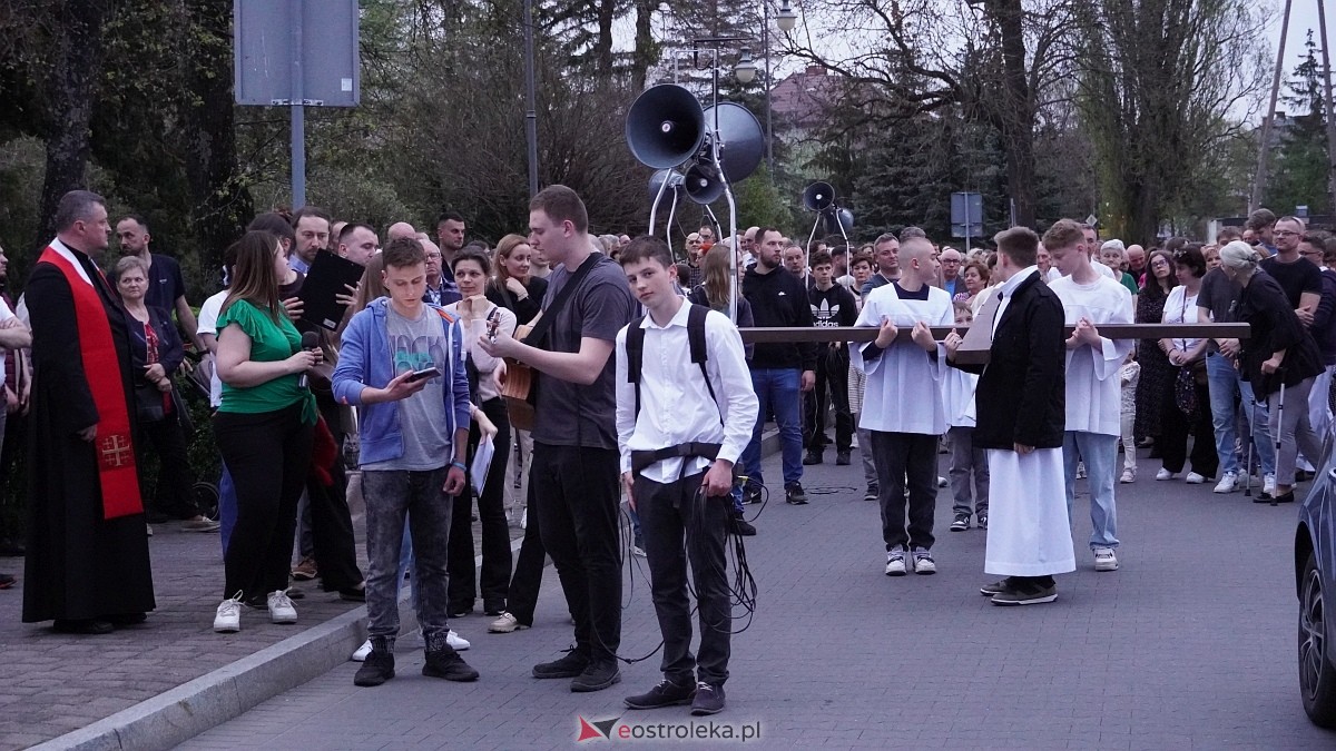 Droga Krzyżowa klasztor Ostrołęka [18.04.2025] - zdjęcie #37 - eOstroleka.pl