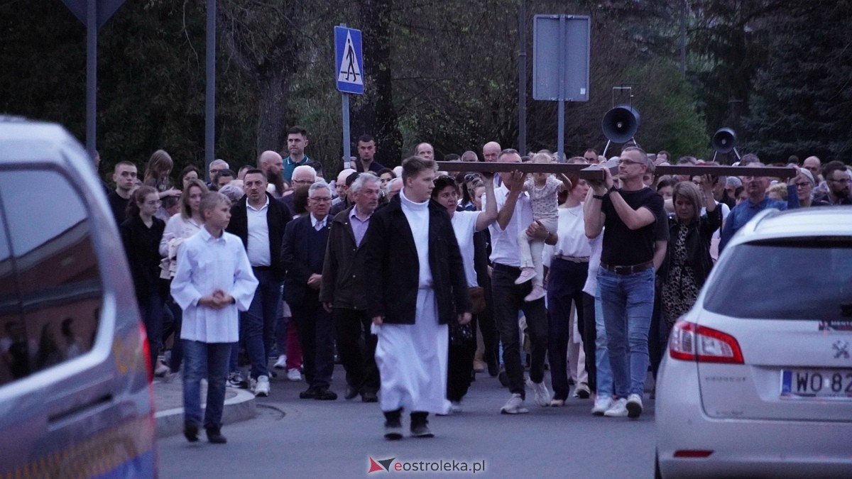 Droga Krzyżowa klasztor Ostrołęka [18.04.2025] - zdjęcie #35 - eOstroleka.pl