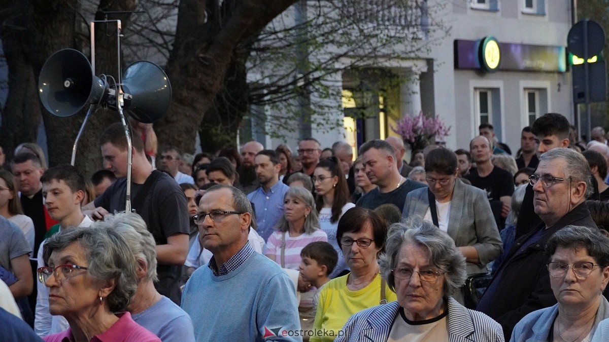 Droga Krzyżowa klasztor Ostrołęka [18.04.2025] - zdjęcie #26 - eOstroleka.pl