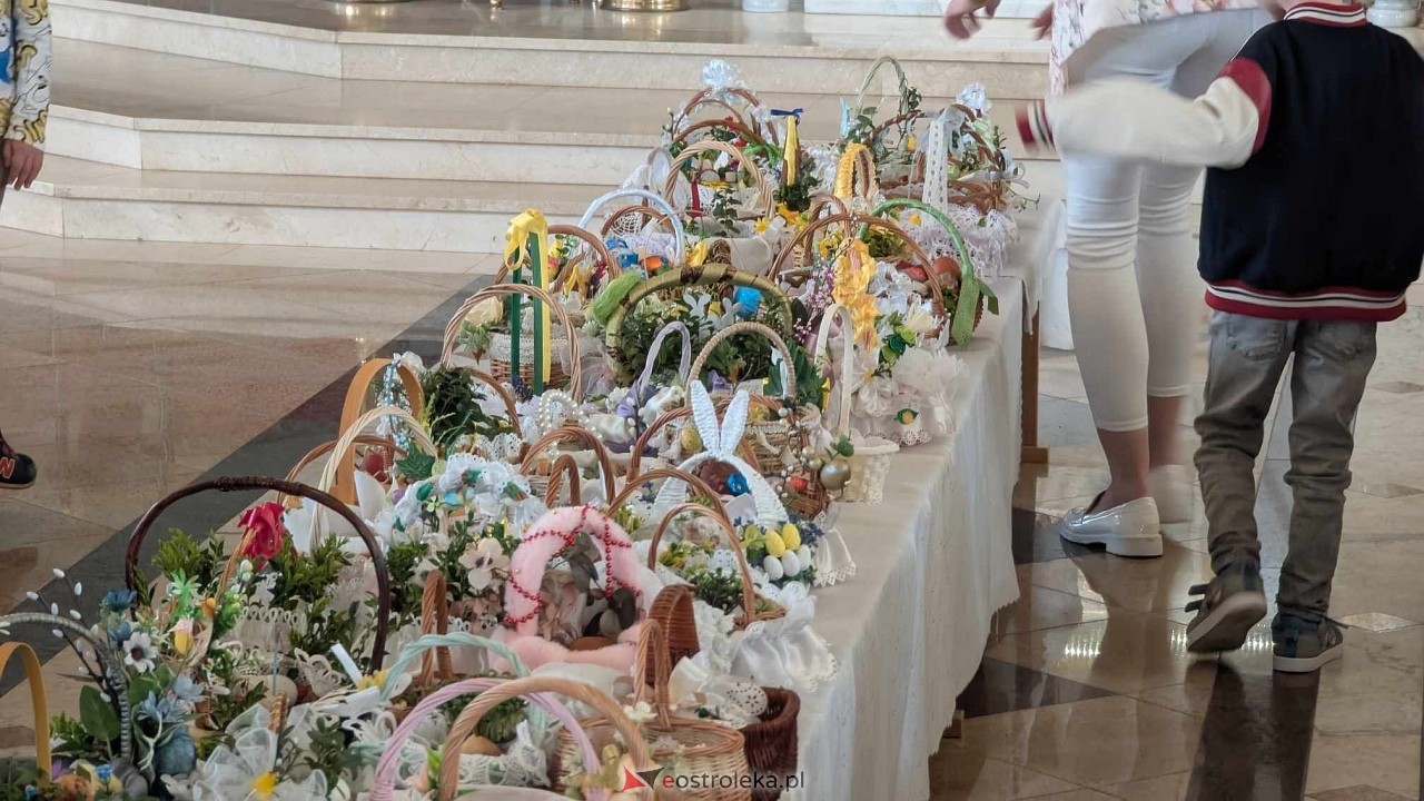 Święcenie Pokarmów w ostrołęckich parafiach [19.04.2025] - zdjęcie #183 - eOstroleka.pl
