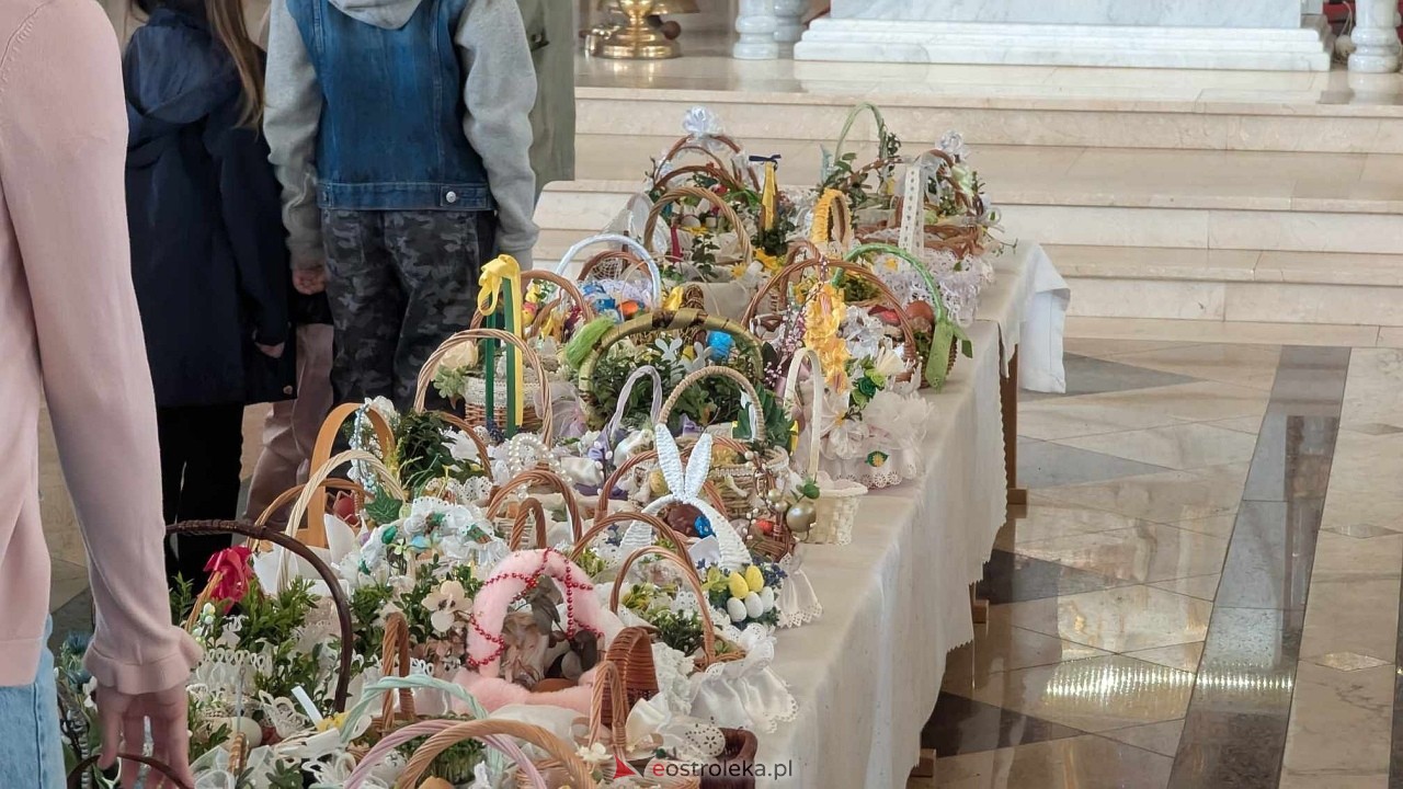 Święcenie Pokarmów w ostrołęckich parafiach [19.04.2025] - zdjęcie #180 - eOstroleka.pl