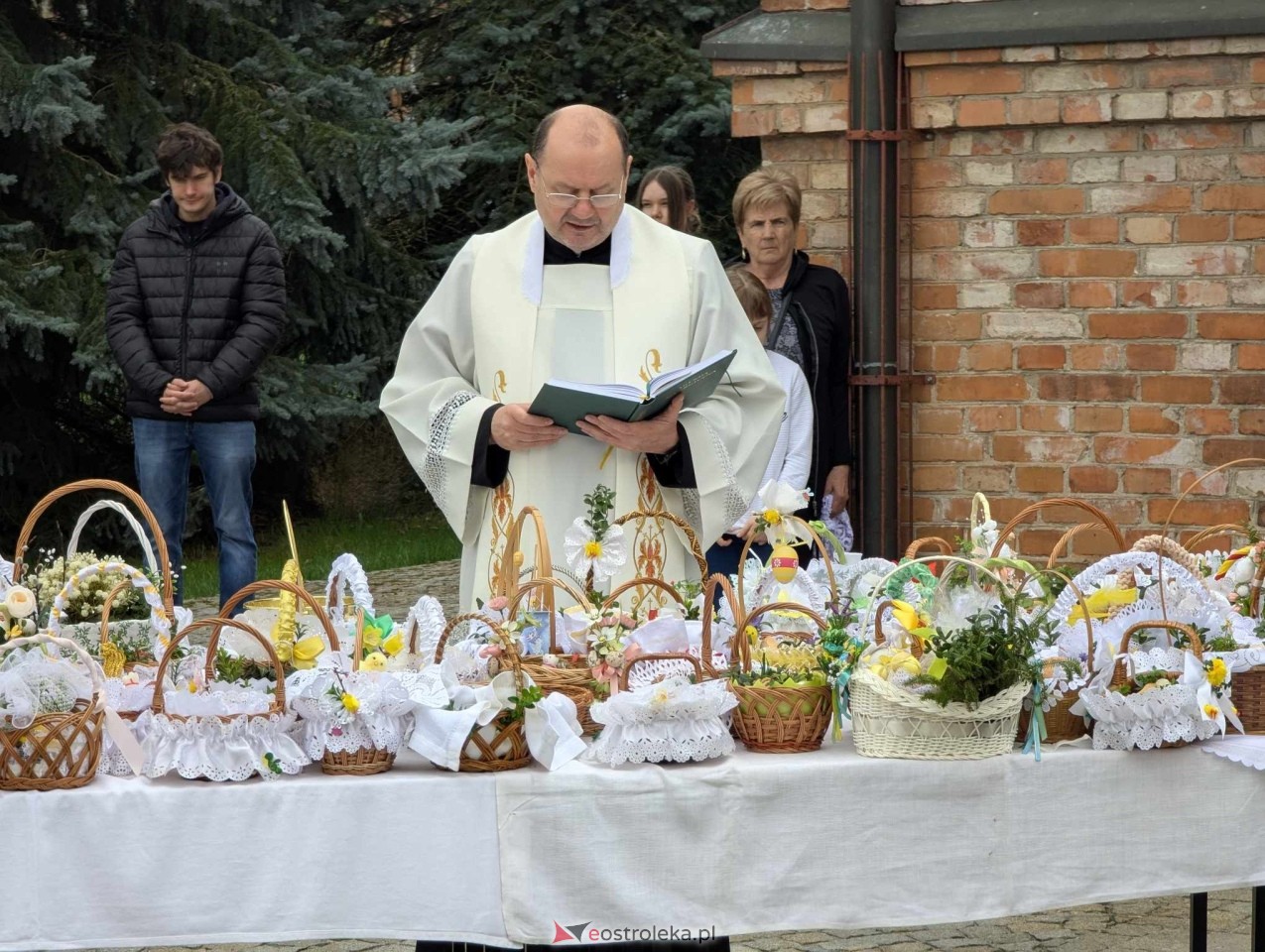 Święcenie Pokarmów w ostrołęckich parafiach [19.04.2025] - zdjęcie #138 - eOstroleka.pl