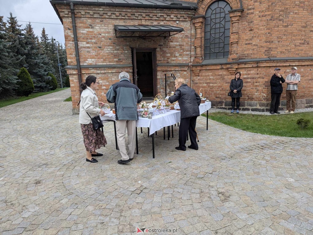 Święcenie Pokarmów w ostrołęckich parafiach [19.04.2025] - zdjęcie #135 - eOstroleka.pl