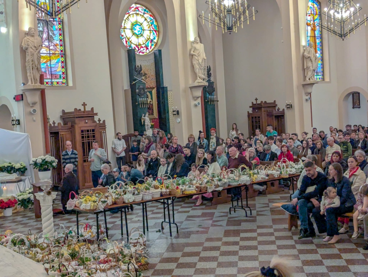 Święcenie Pokarmów w ostrołęckich parafiach [19.04.2025] - zdjęcie #4 - eOstroleka.pl