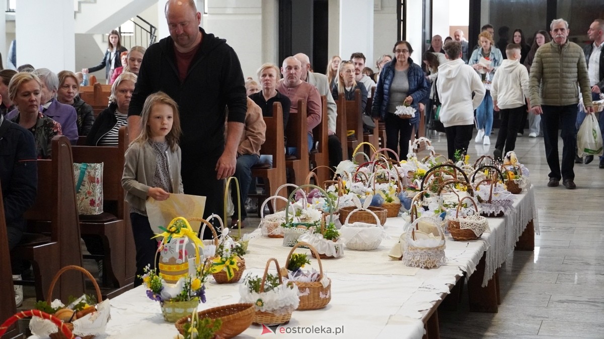 Święcenie Pokarmów w ostrołęckich parafiach [19.04.2025] - zdjęcie #114 - eOstroleka.pl