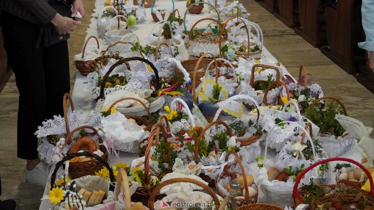 Święcenie Pokarmów w ostrołęckich parafiach [19.04.2025] - zdjęcie #110 - eOstroleka.pl