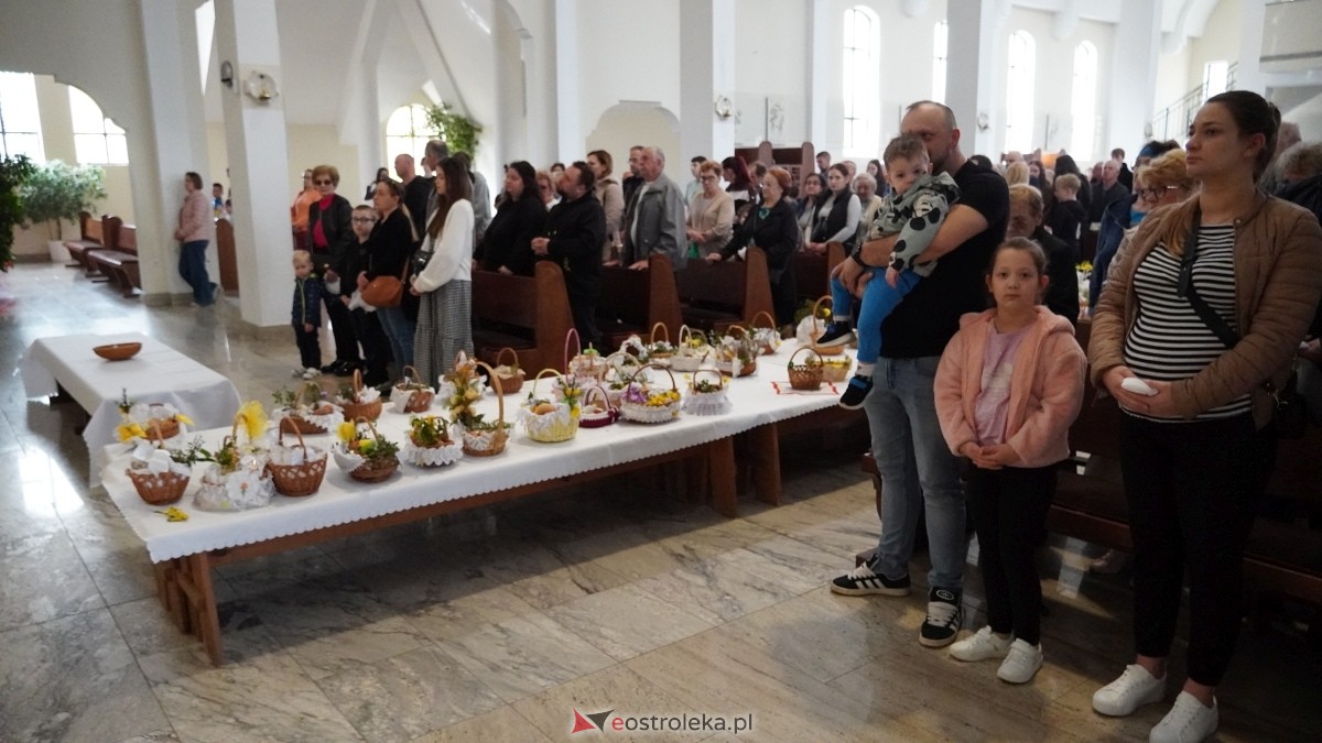 Święcenie Pokarmów w ostrołęckich parafiach [19.04.2025] - zdjęcie #96 - eOstroleka.pl