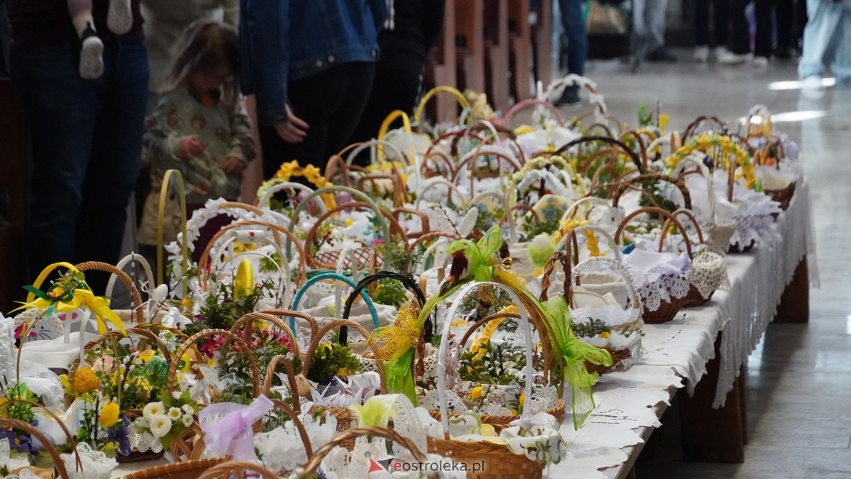Święcenie Pokarmów w ostrołęckich parafiach [19.04.2025] - zdjęcie #95 - eOstroleka.pl