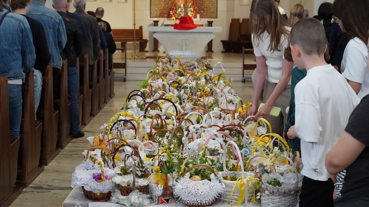 Święcenie Pokarmów w ostrołęckich parafiach [19.04.2025] - zdjęcie #80 - eOstroleka.pl