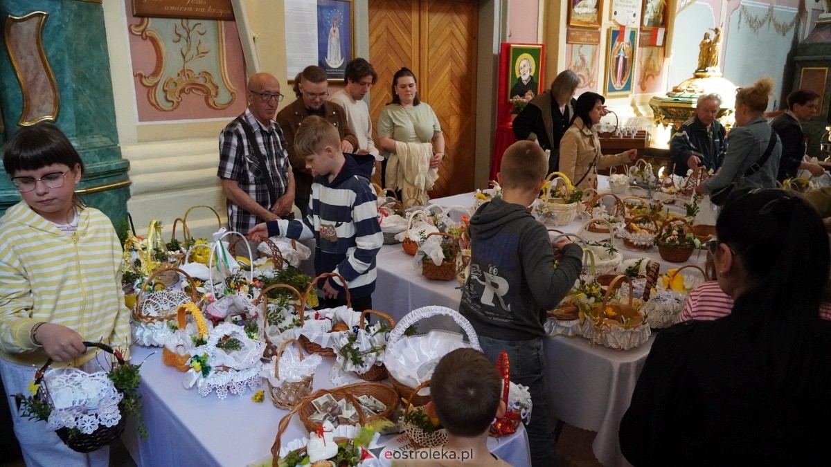 Święcenie Pokarmów w ostrołęckich parafiach [19.04.2025] - zdjęcie #54 - eOstroleka.pl