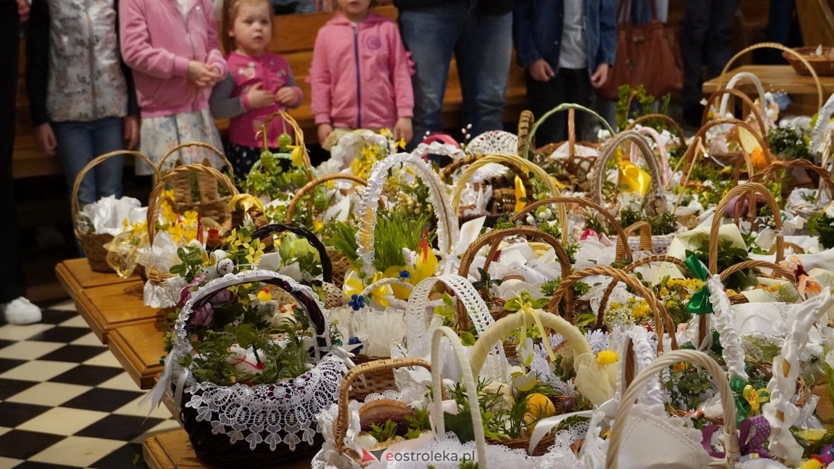 Święcenie Pokarmów w ostrołęckich parafiach [19.04.2025] - zdjęcie #40 - eOstroleka.pl