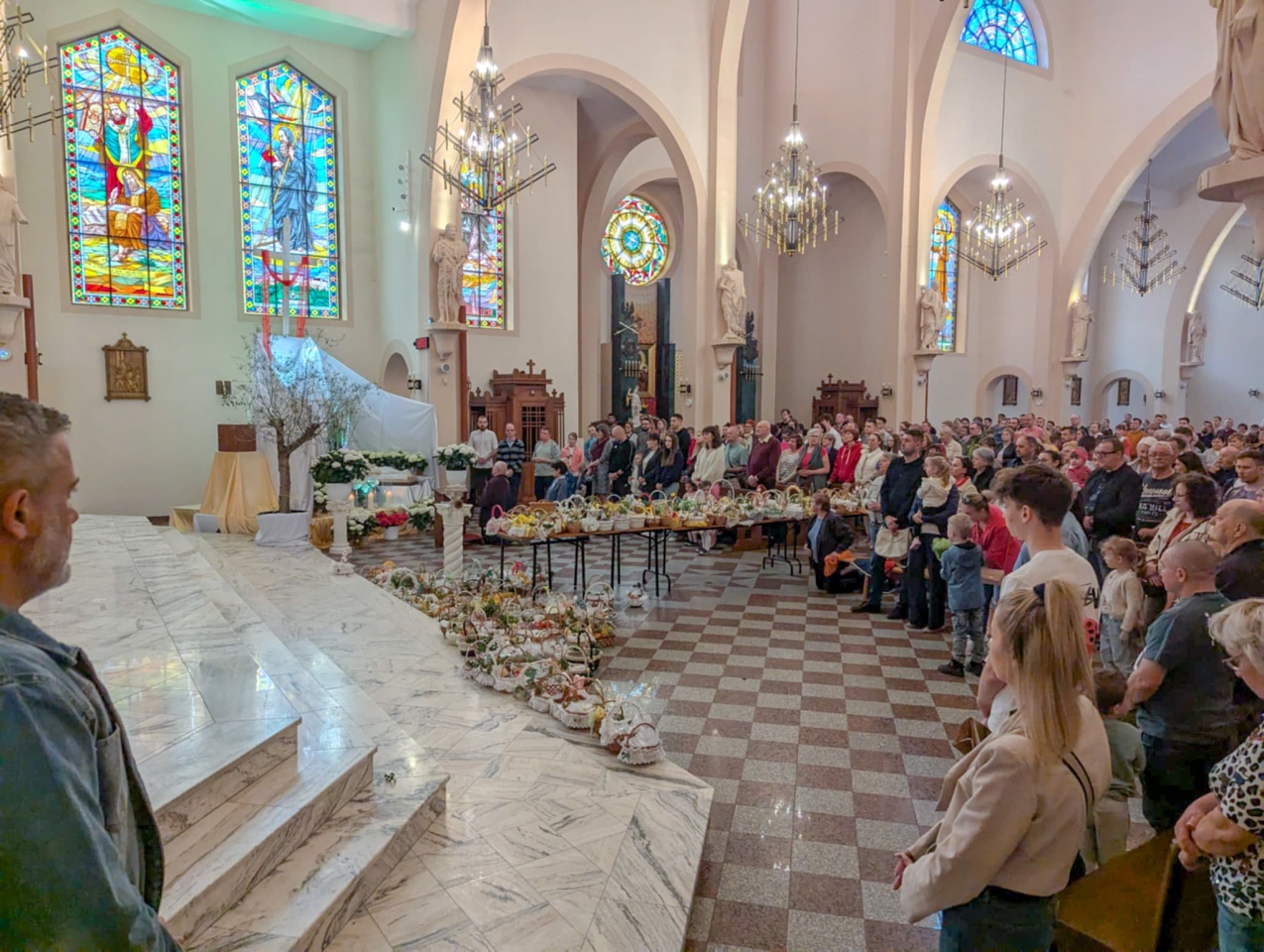 Święcenie Pokarmów w ostrołęckich parafiach [19.04.2025] - zdjęcie #3 - eOstroleka.pl