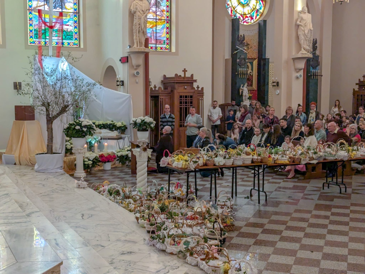 Święcenie Pokarmów w ostrołęckich parafiach [19.04.2025] - zdjęcie #2 - eOstroleka.pl