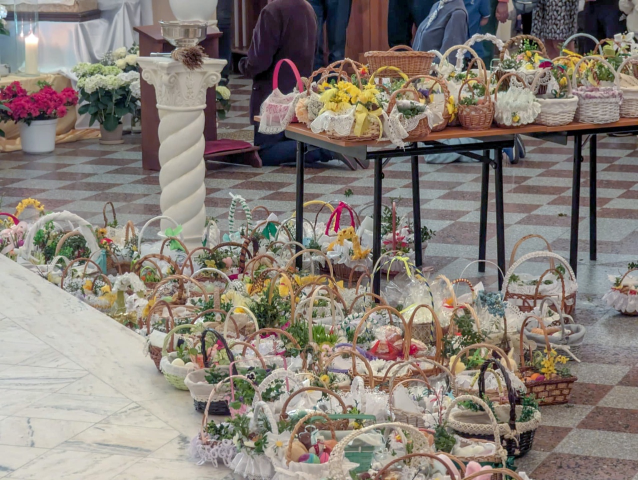 Święcenie Pokarmów w ostrołęckich parafiach [19.04.2025] - zdjęcie #1 - eOstroleka.pl