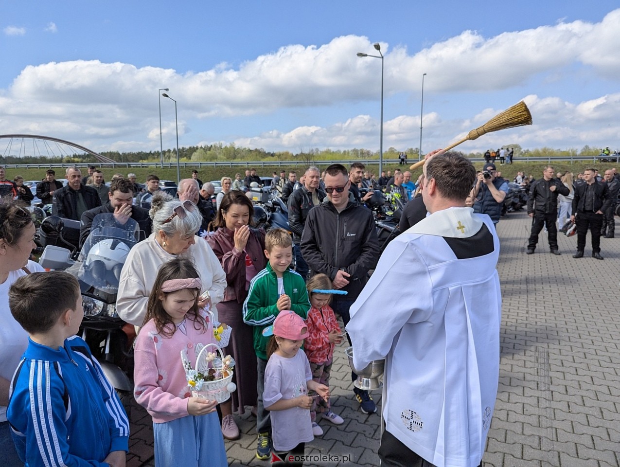 Motoświęconka 2025: Wielkanocna tradycja w Farze [19.04.2025] - zdjęcie #30 - eOstroleka.pl