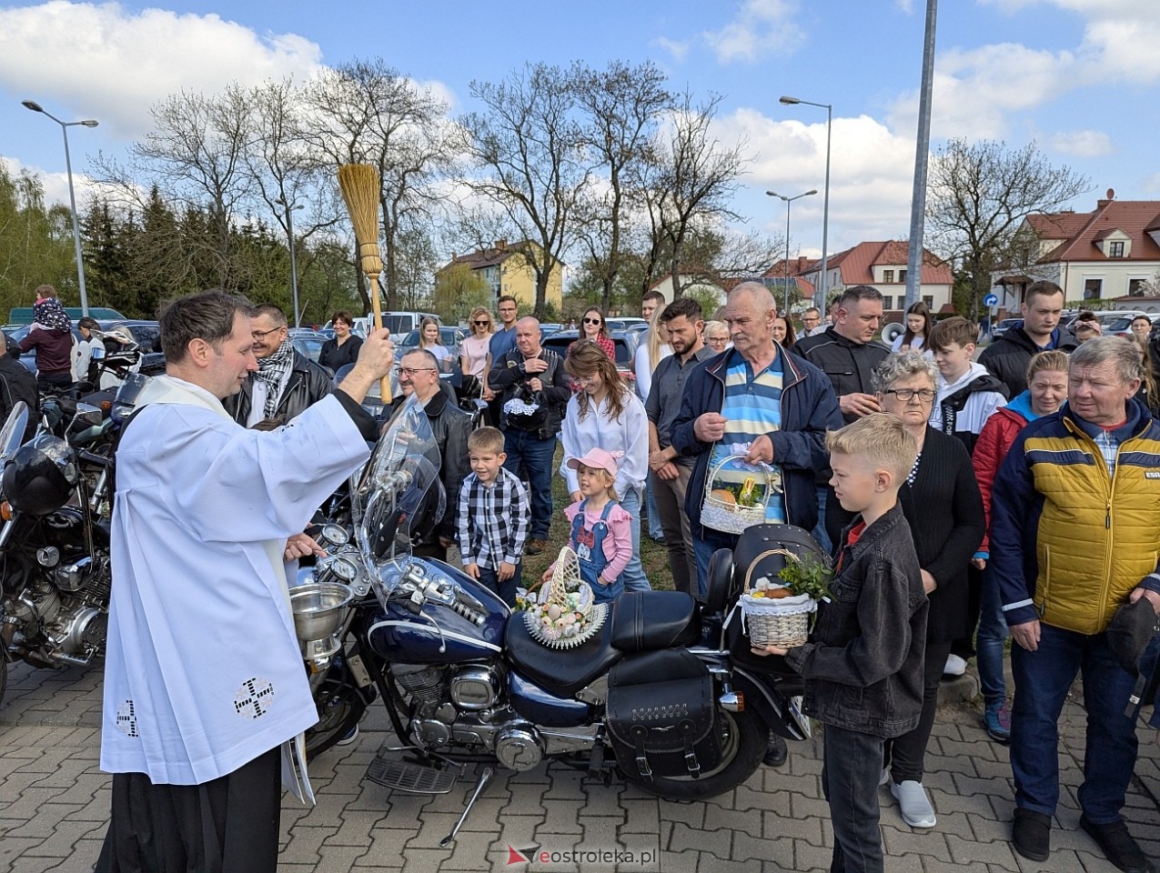 Motoświęconka 2025: Wielkanocna tradycja w Farze [19.04.2025] - zdjęcie #3 - eOstroleka.pl