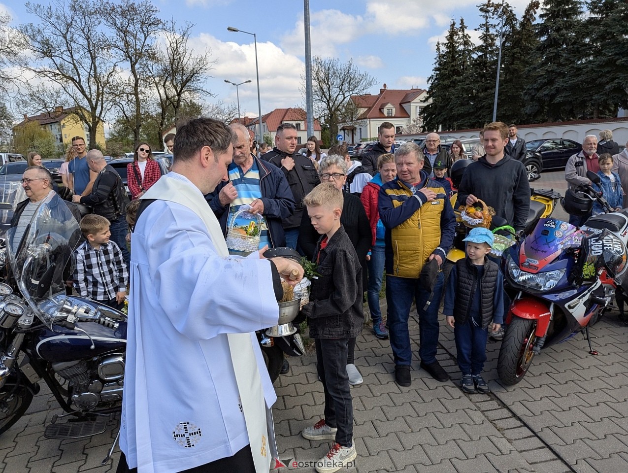 Motoświęconka 2025: Wielkanocna tradycja w Farze [19.04.2025] - zdjęcie #2 - eOstroleka.pl
