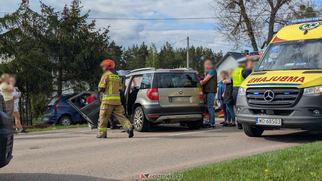 Wypadek w Żabinie [19.04.2025] - zdjęcie #12 - eOstroleka.pl