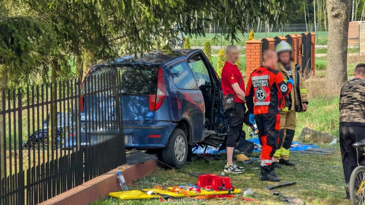 Wypadek w Żabinie [19.04.2025] - zdjęcie #11 - eOstroleka.pl