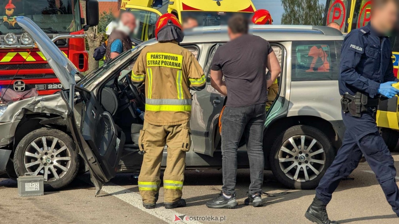 Wypadek w Żabinie [19.04.2025] - zdjęcie #9 - eOstroleka.pl